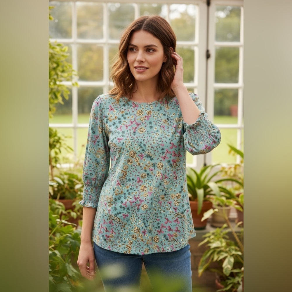 Fantaslook Chic Floral Print Women's Blouse. Size XL.